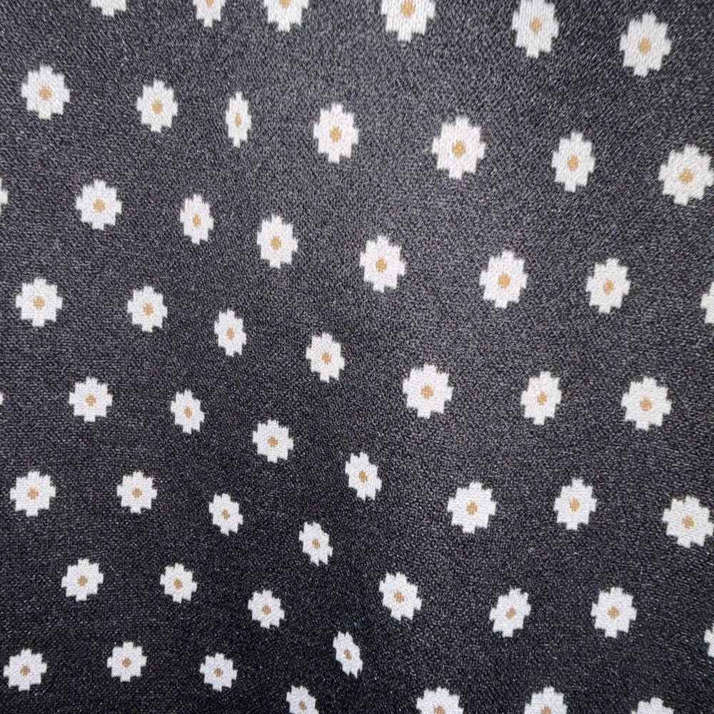 Anthropologie Mikayla Cropped Flare Pants Black Ditsy Daisy Print Size Medium - Picture 3 of 11